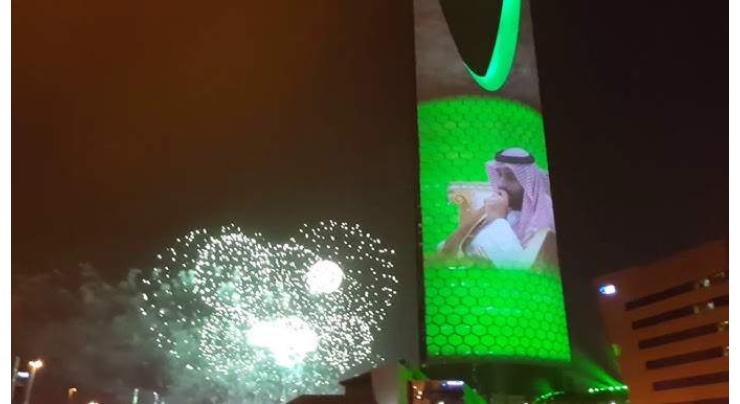 Saudi landmarks lit with Pakistan, Saudi flags to mark strategic defense pact