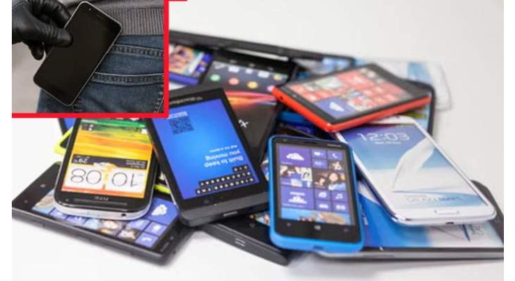 Karachi dealers hand over stolen phones worth Rs 2.2m to CPLC