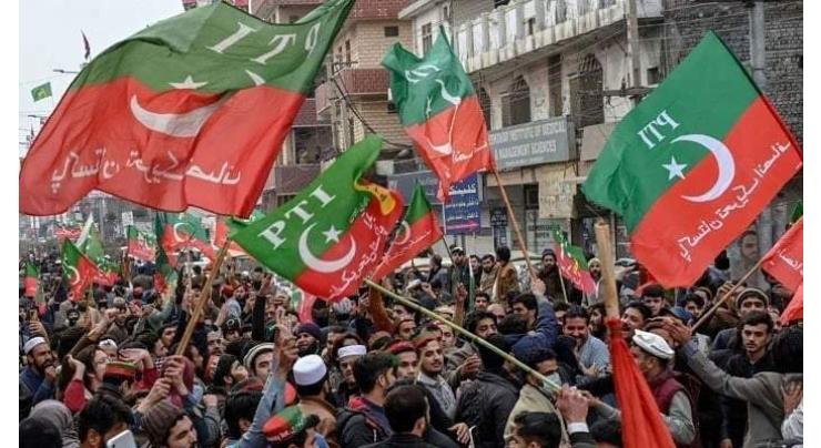 Court adjourns hearing in PTI founder’s Azadi March cases till Oct 29