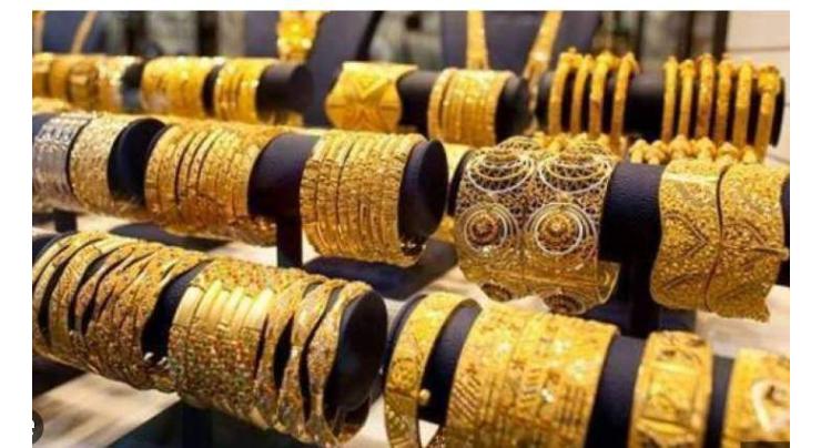 Gold crosses Rs 4 lakh mark per tola for the first time in country's history