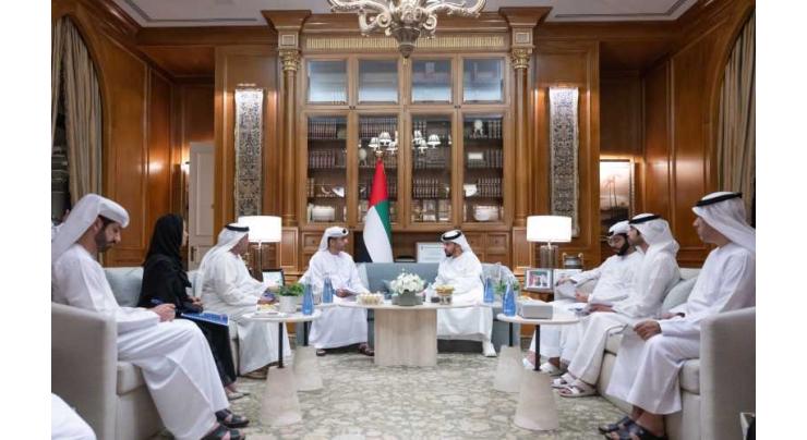 Hamdan bin Zayed receives Abu Dhabi Ports delegation; reviews infrastructure project updates