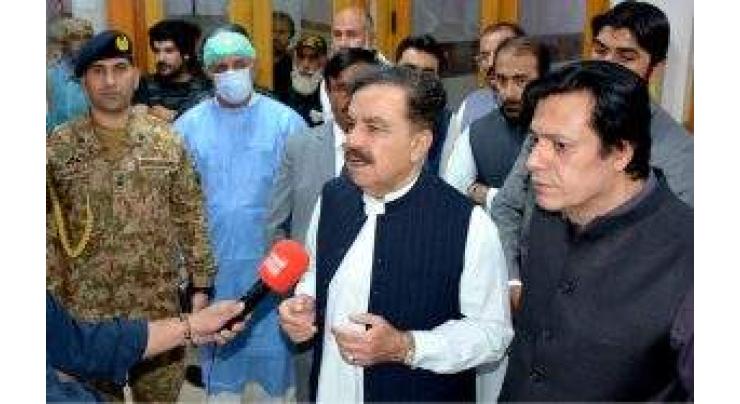 Balochistan Governor Jaffar Khan Mandokhel visits CMH, Civil Hospital to inquire after injured in blast