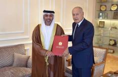 سفير الإمارات يقدم خطاب اعتماده إلى أمين عام الجامعة العربية