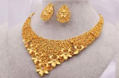 Gold price rises by Rs1,900 per Tola in Pakistan