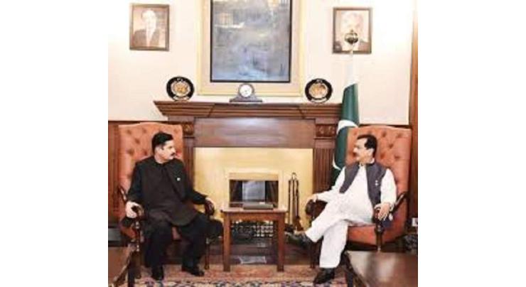 Acting President Gilani visits Peshawar, briefed on political, law & order situation in KP