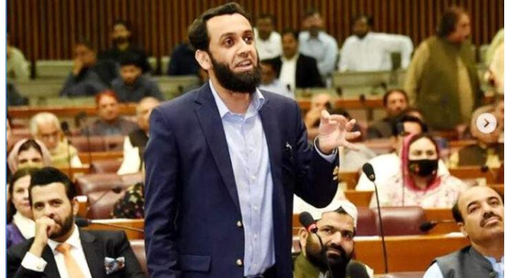 Federal Minister Attaullah Tarar administers oath to new APNEC leadership, pledges support for journalists’ rights
