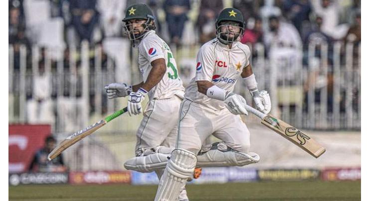 Pakistan off to steady start in second test