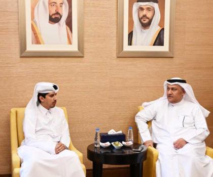 غرفتا الشارقة والقطرية تناقشان آليات تعزيز الشراكات الاقتصادية وتمكين القطاع الخاص