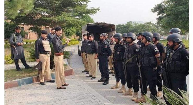 DPO Naveed Atif hears public complaints at open court in Chiniot