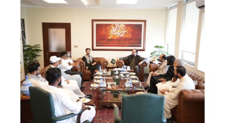 Federal Minister for Overseas Pakistanis and Human Resource Development Chaudhry Salik Hussain met with officials of various chambers and trade organizations led by Khawaja Rameez Hassan.