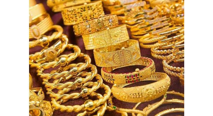 Gold prices in Pakistan drop by Rs4,100 per tola as global market declines