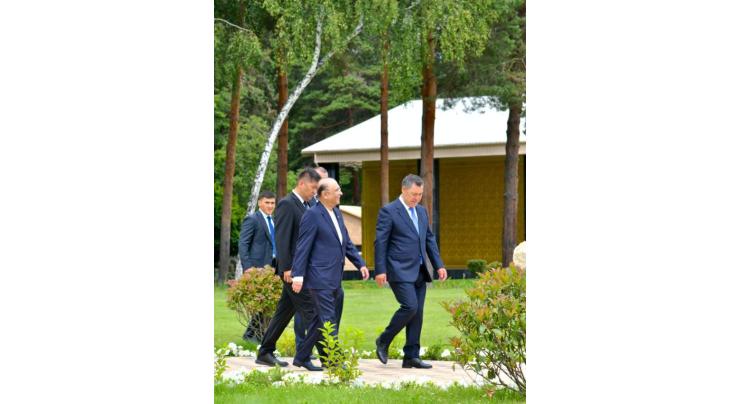 President Zardari meets Kyrgyz President to further strengthen bilateral relations