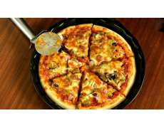 White Chicken Makhani Pizza With Vegetable Recipe In Urdu