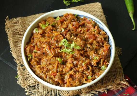 Khatta Meetha Baingan Ka Bharta Recipe In Urdu