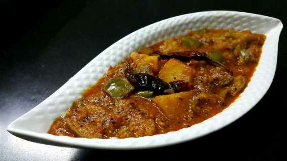 Gujarati Style Baingan Aloo Recipe In Urdu