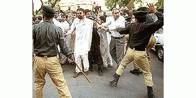Karachi Police Ki Dehshaat Gardi K Khilaf  Jang