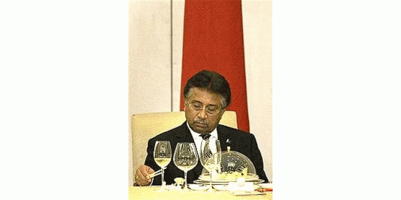 Musharraf Tanha Hote Jaa Rahe Hain