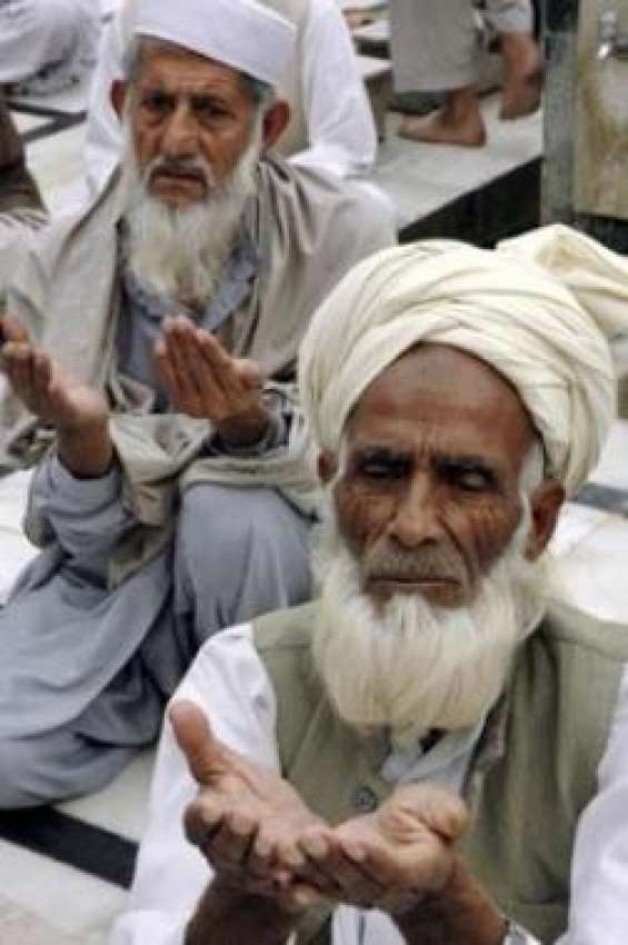 پشاور کی ایک مسجد میں‌ قبائلی باجوڑ آپریشن میں جاں بحق ہونیوالے ..