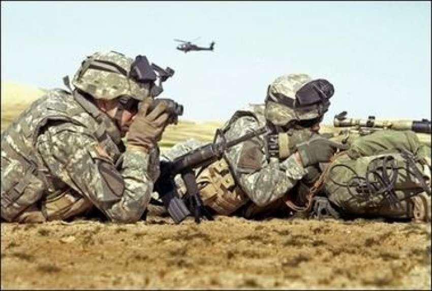 عراق،امریکی فوجی اہلکار عراقی بارڈر پر اپنی پوزیشن سنبھالتے ..