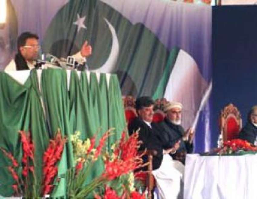 کوئٹہ، صدر مشرف عوامی اجتماع سے خطاب کرتے ہوئے۔