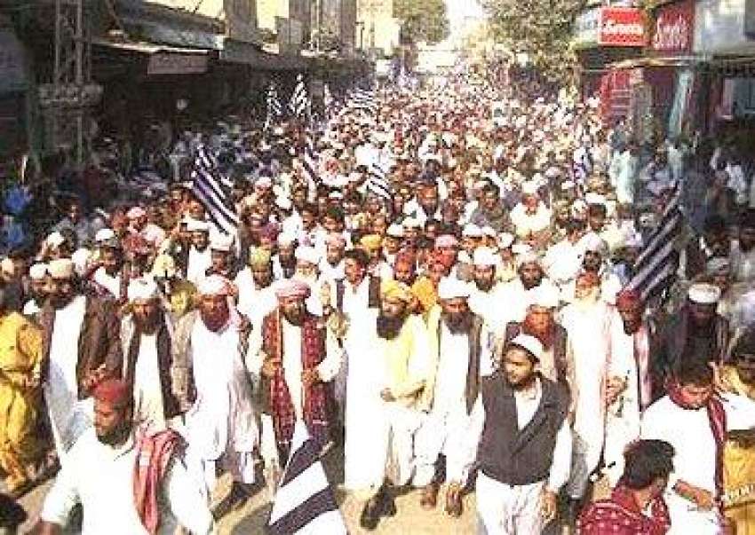 لاڑکانہ، ایم ایم اے کے کارکن حقوق نسواں بل کے خلاف احتجاج ..