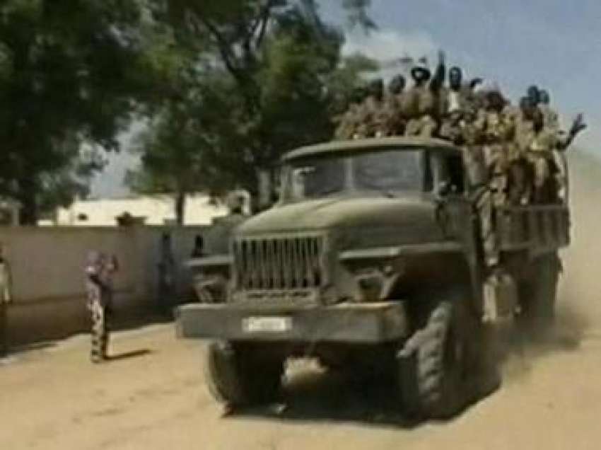 موغادیشو، صومالیہ کی فوج کے دستے شہر میں گشت کر رہے ہیں۔