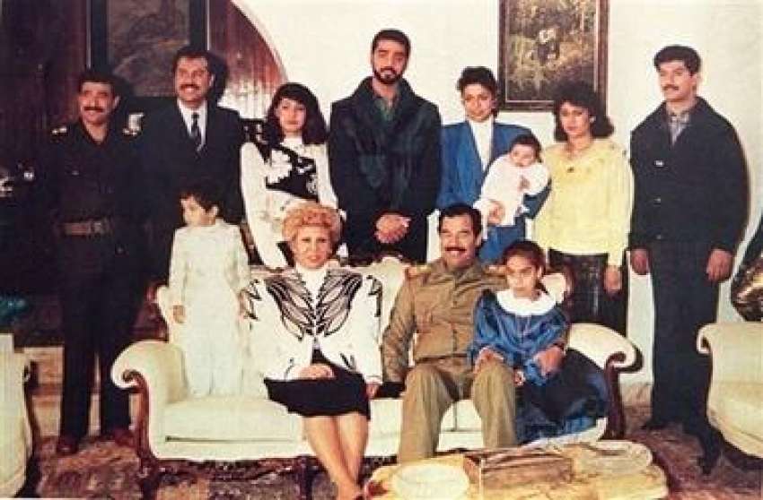 1990 میں‌لی گئی سابق عراقی صدر صدام حسین کی اپنے اہل خانہ ..