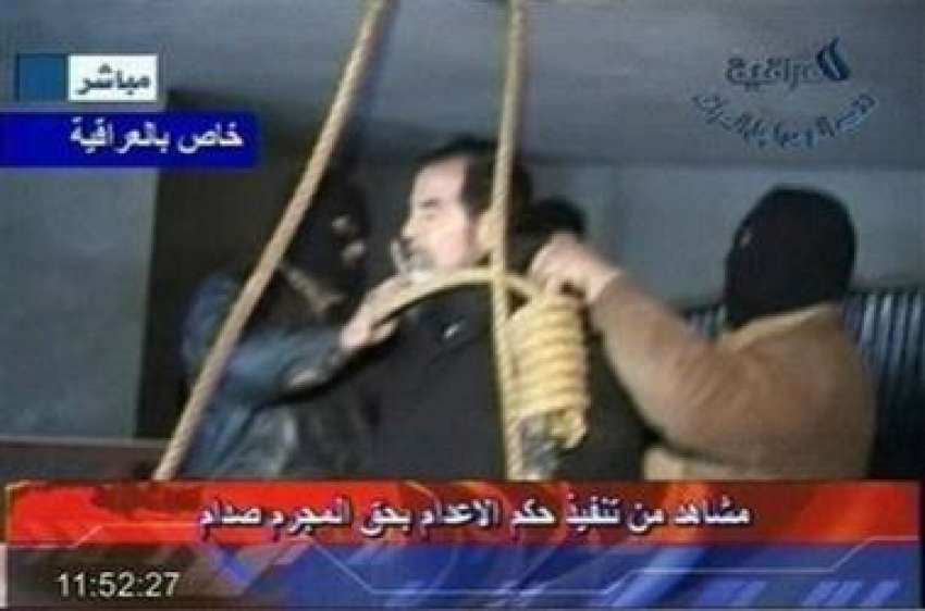 عراقی ٹی وی کی طرف سے جاری کردہ ویڈیو، جس میں صدام حسین کو ..