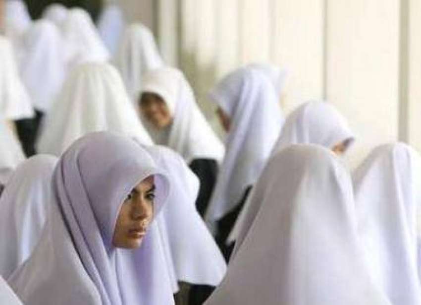 بینکاک، تھائی مسلمان خواتین ایک مدرسے میں افطاری کے لئے ..