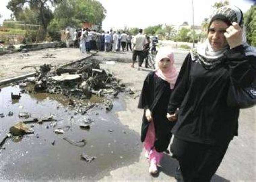 بغداد، ایک خاتون اپنی بیٹی کے ہمراہ بم دھماکے میں‌ تباہ ..
