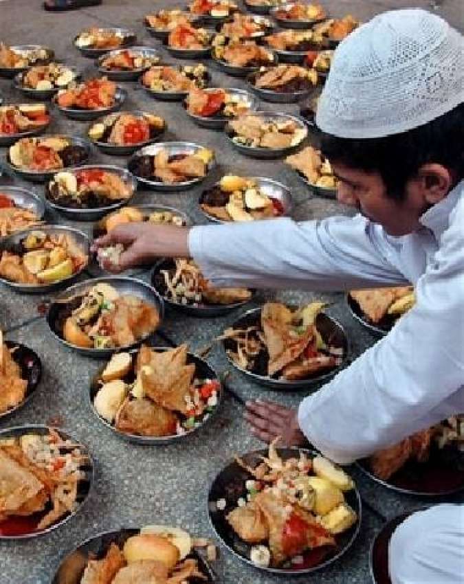 Еда после уразы. Стол на уразу. Еда в мусульманский пост. Еда на праздник уразы. Стол на Рамадан.