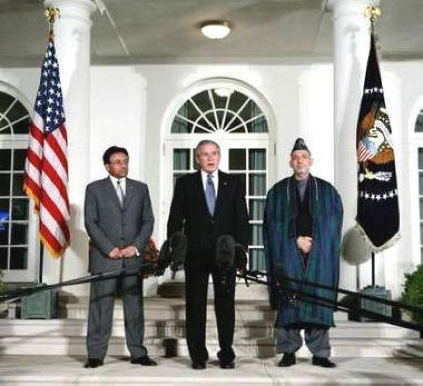 صدر بش، صدر مشرف اور حامد کرزئی ملاقات کے بعد مشترکہ پریس ..