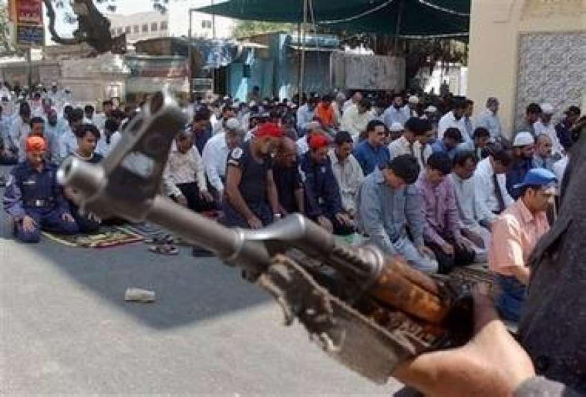کراچی، انتہائی سخت سکیورٹی میں نمازی ماہ رمضان کی پہلی نماز ..