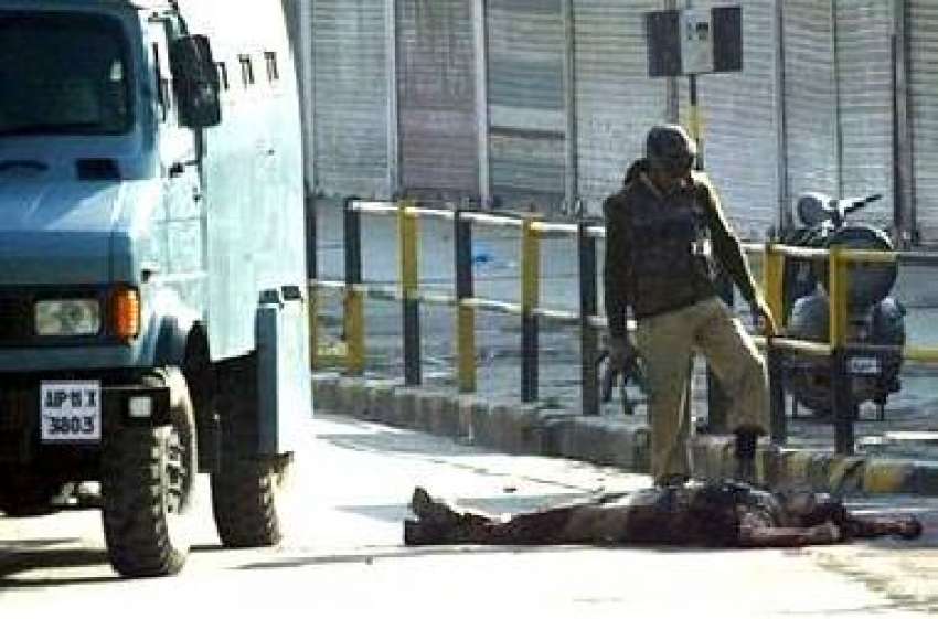 سرینگر، بھارتی فورسز اور مجاہدین کے درمیان فائرنگ کے نتیجے ..