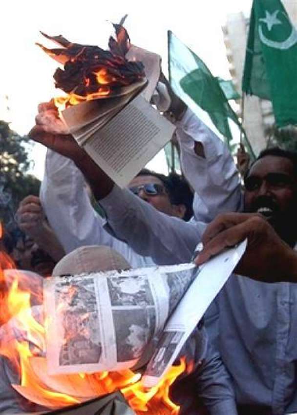 کراچی، صدر مشرف کے دور اقتدار کو سات سال مکمل ہونے پر مسلم ..