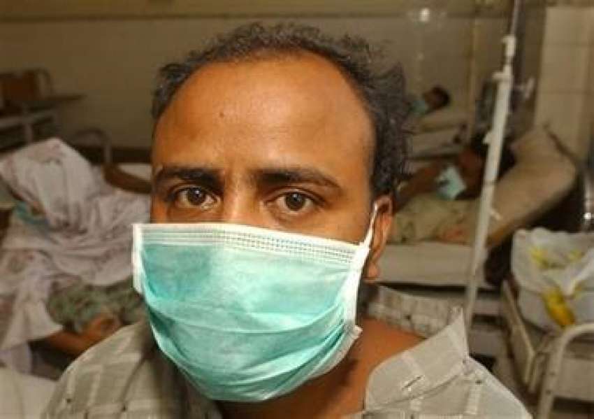 کراچی، ڈینگی  بخار میں مبتلا ایک مریض ہسپتال میں پریشان ..
