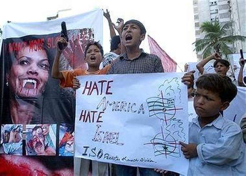 کراچی، اسرائیل اور امریکہ کی جارحیت کیخلاف مظاہرے میں مظاہرین ..