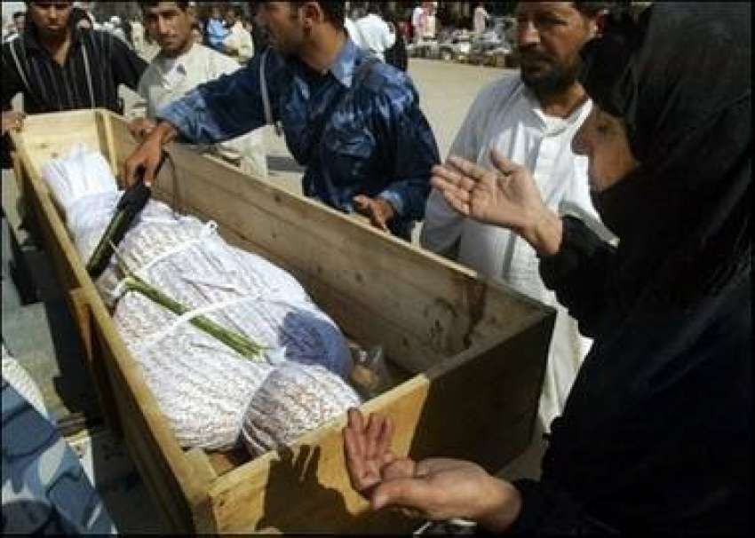 نجف،ایک عراقی عورت جھڑپوں‌ میں‌ ہلاک ہونیوالے اپنے پیارے ..