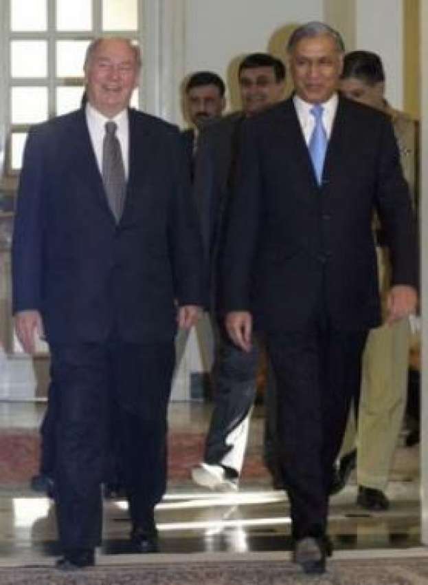 اسلام آباد ، پرنس کریم آغا خان وزیراعظم شوکت عزیز کے ہمراہ ..