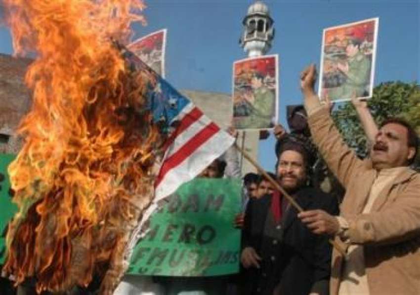 لاہور، صدام حسین کو سزائے موت دئیے جانے کیخلاف مظاہرین امریکی ..