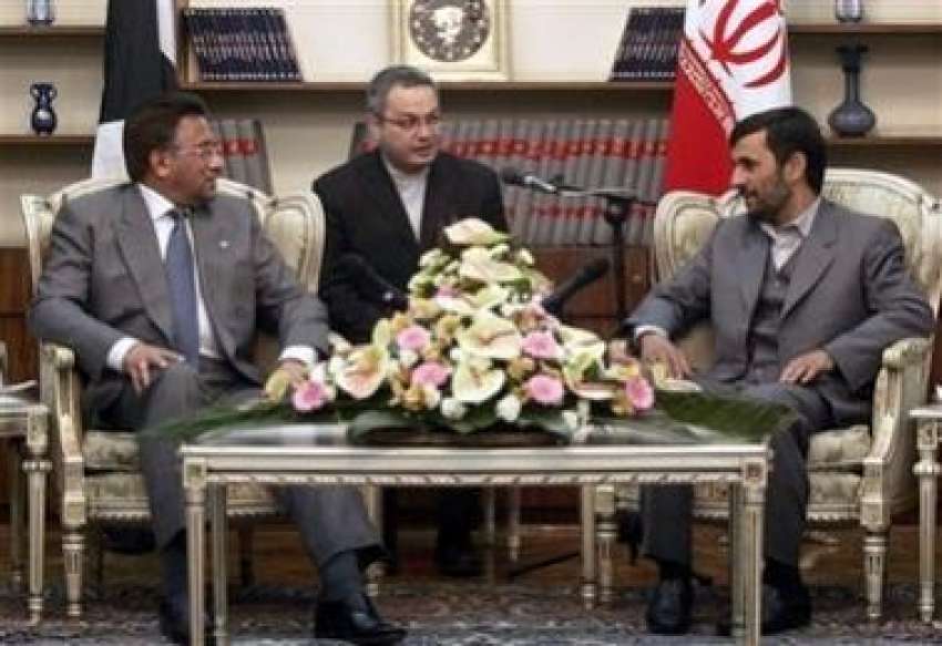 تہران،صدر مشرف تہران میں اپنے ایرانی ہم منصب احمدی نژاد ..