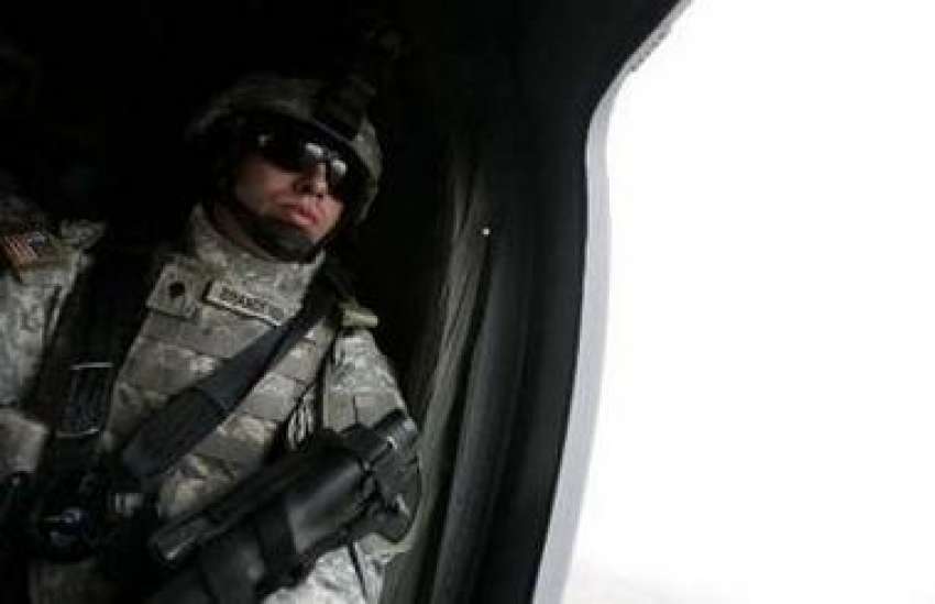 بغداد، امریکی فوجی ہیلی کاپٹر سے بغداد شہر کا جائزہ لیتے ..