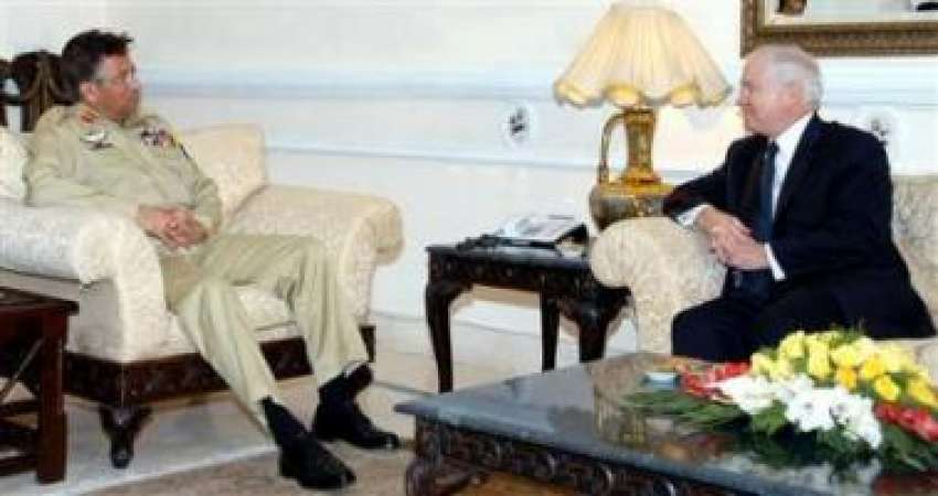 راولپنڈی،امریکی وزیر دفاع رابرٹ گیٹس صدر مشرف سے کیمپ آفس ..