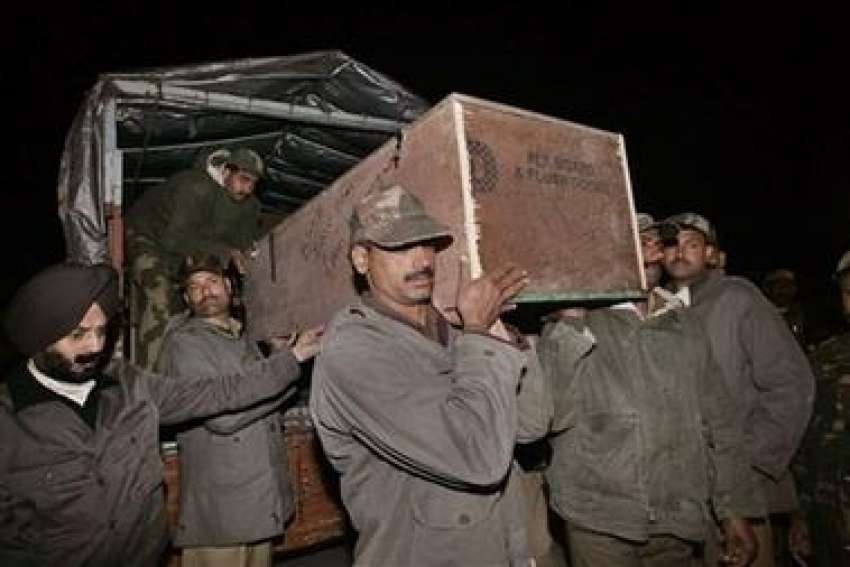 واہگہ،پاکستانی اور بھارتی سیکورٹی اہلکار سانحہ سمجھوتہ ..