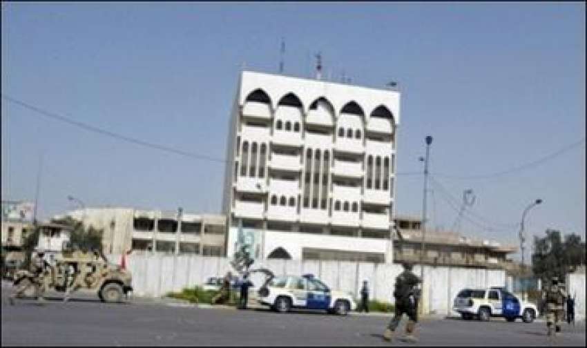 بغداد،عراقی فوجی عوامی محنت عمارت مئں بم دھماکے کے بعد عمارت ..