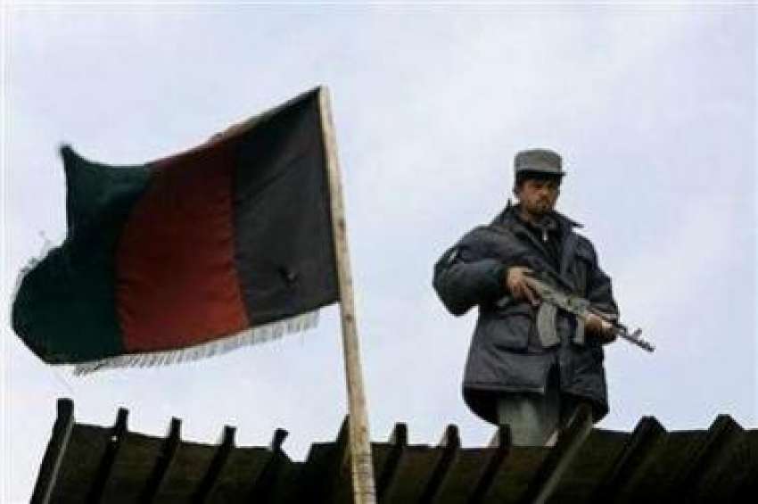 بگرام،افغان فوجی اہلکار ائیربیس پر خودکش حملے کے بعد چھت ..