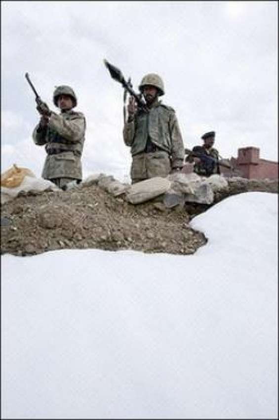 وزیرستان،پاکستانی فوجی وزیرستان میں پاک افغان بارڈر کے ..
