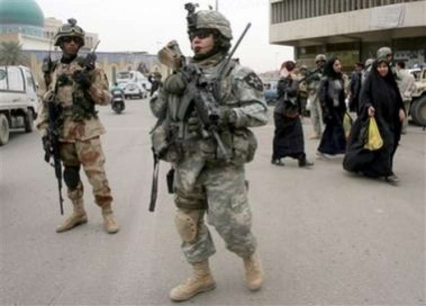 بغداد،امریکہ کی سیکنڈ انفنٹری ڈویژن کے فوجی بغدادمیں پیٹرولنگ ..