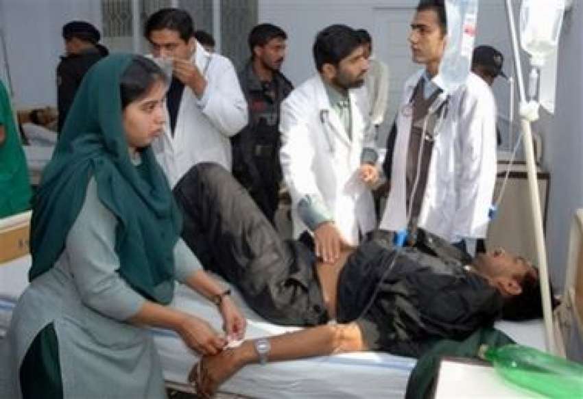 ملتان،سائیکل بم دھماکے میں زخمی ہونیوالوں‌کو مقامی ہسپتال ..