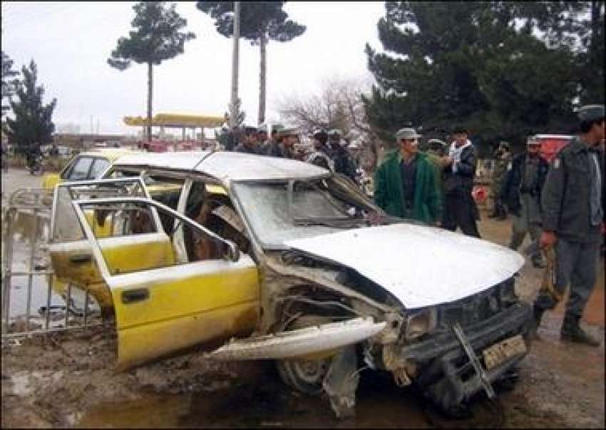 کابل،سائیکل بم دھماکے میں تباہ ہونے والی گاڑی کا منظر۔